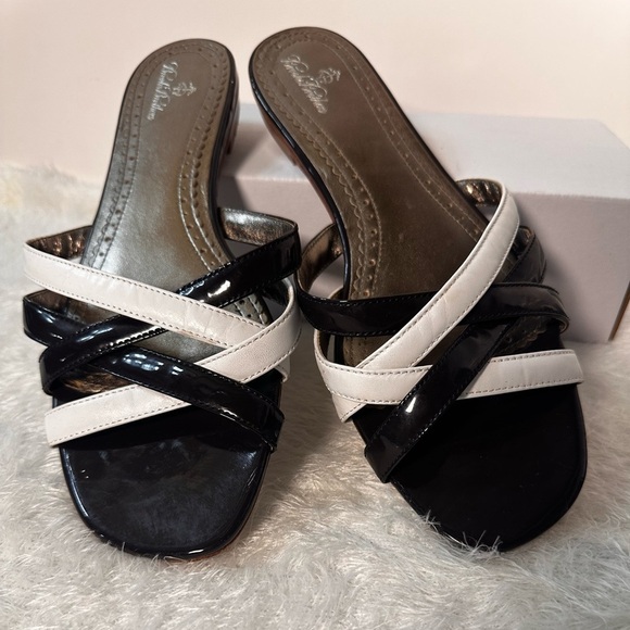 Brooks Brothers Black and White Crisscross Sandals 🤎🤎 - Picture 2 of 7